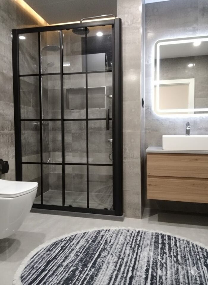 İki Duvar Arası Siyah Profilli Duşakabin | Siyah Karolajlı Cam Duşakabin