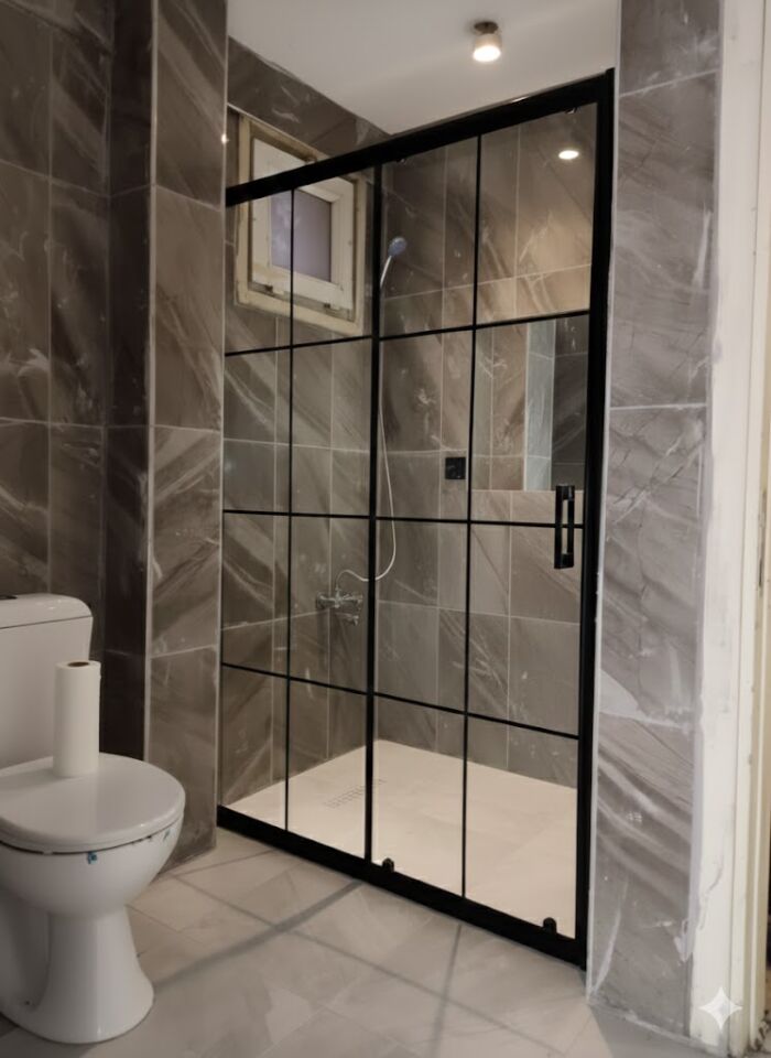 Bir Sabit Bir Açılır İki Duvar Arası Siyah Duşakabin | Modern Siyah Cam Duşakabin